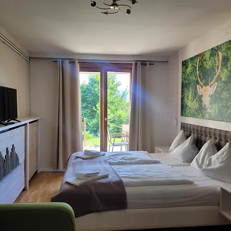 Jaeger בית הארחה 3*