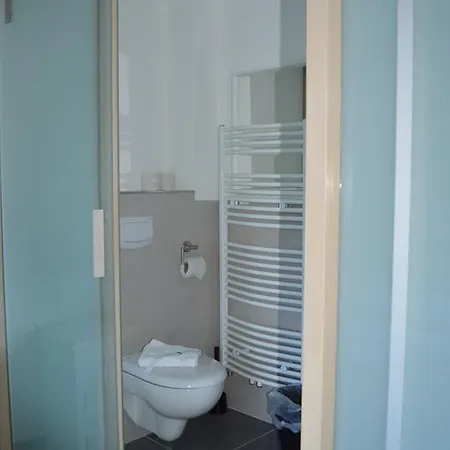 בית הארחה Jaeger אננהיים