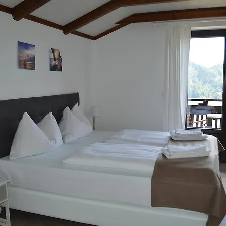 Jaeger בית הארחה 3*